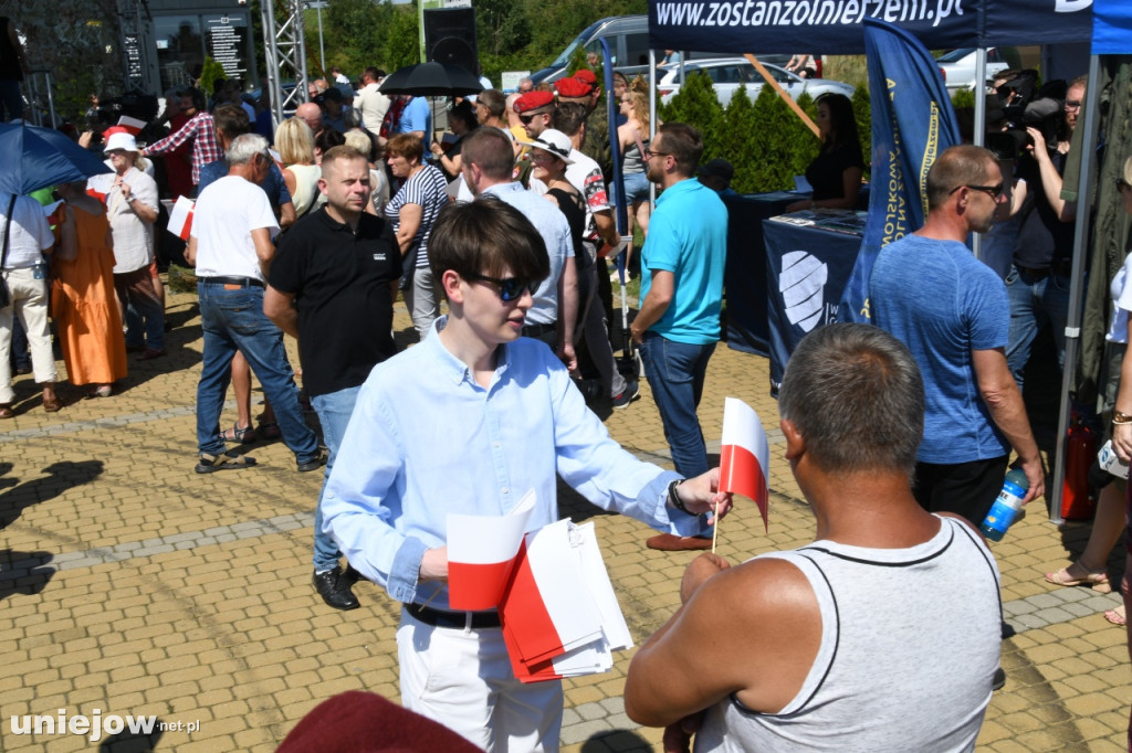 Prezes PiS Jarosław Kaczyński na pikniku wojskowym w Uniejowie