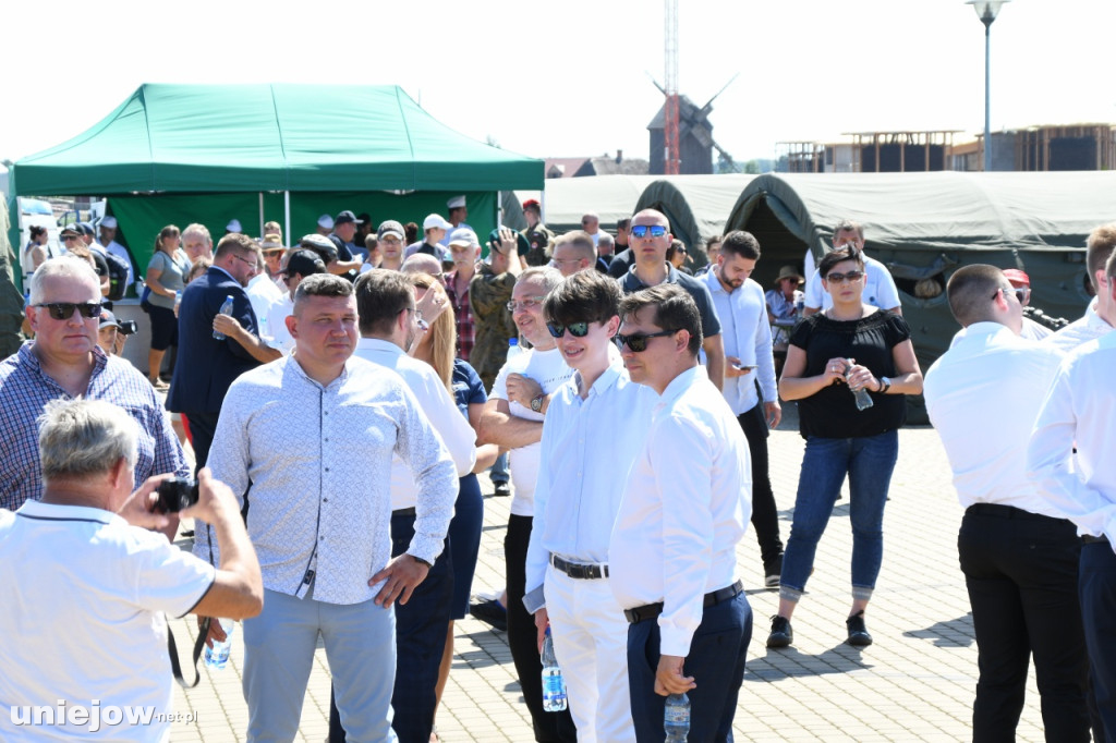 Prezes PiS Jarosław Kaczyński na pikniku wojskowym w Uniejowie