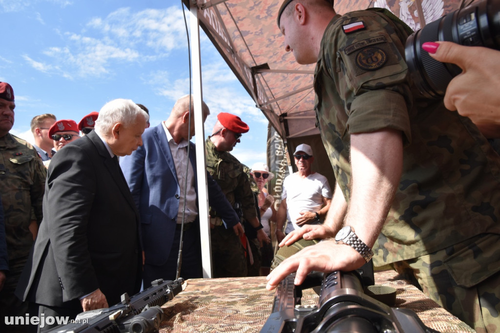Prezes PiS Jarosław Kaczyński na pikniku wojskowym w Uniejowie