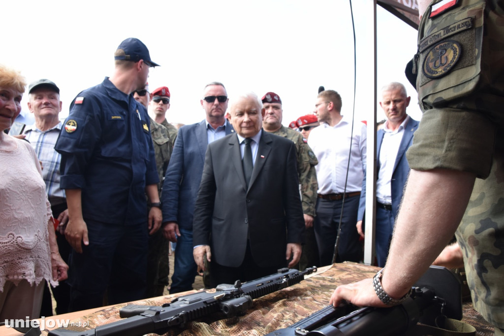 Prezes PiS Jarosław Kaczyński na pikniku wojskowym w Uniejowie