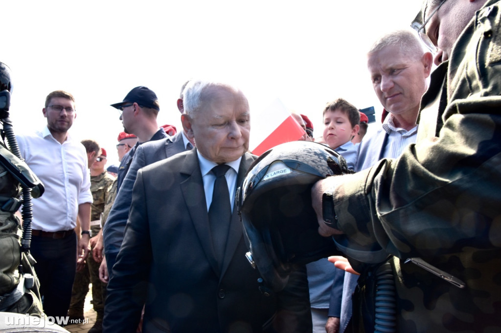 Prezes PiS Jarosław Kaczyński na pikniku wojskowym w Uniejowie