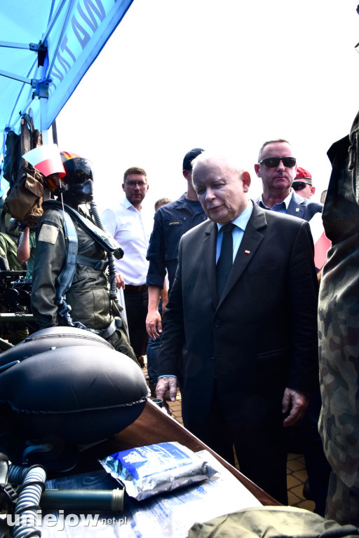 Prezes PiS Jarosław Kaczyński na pikniku wojskowym w Uniejowie