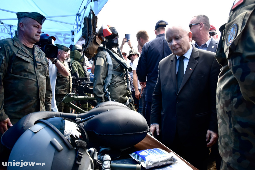 Prezes PiS Jarosław Kaczyński na pikniku wojskowym w Uniejowie