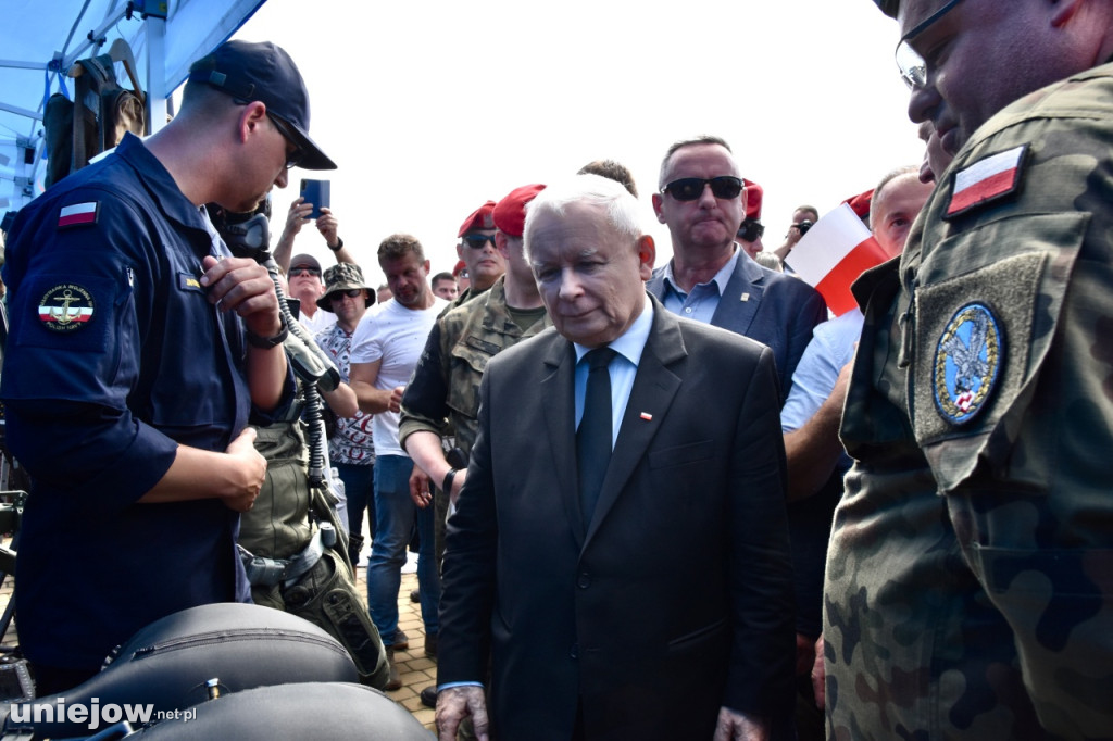 Prezes PiS Jarosław Kaczyński na pikniku wojskowym w Uniejowie