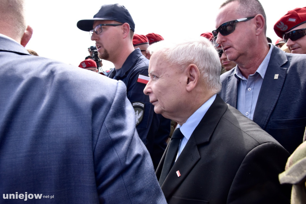 Prezes PiS Jarosław Kaczyński na pikniku wojskowym w Uniejowie