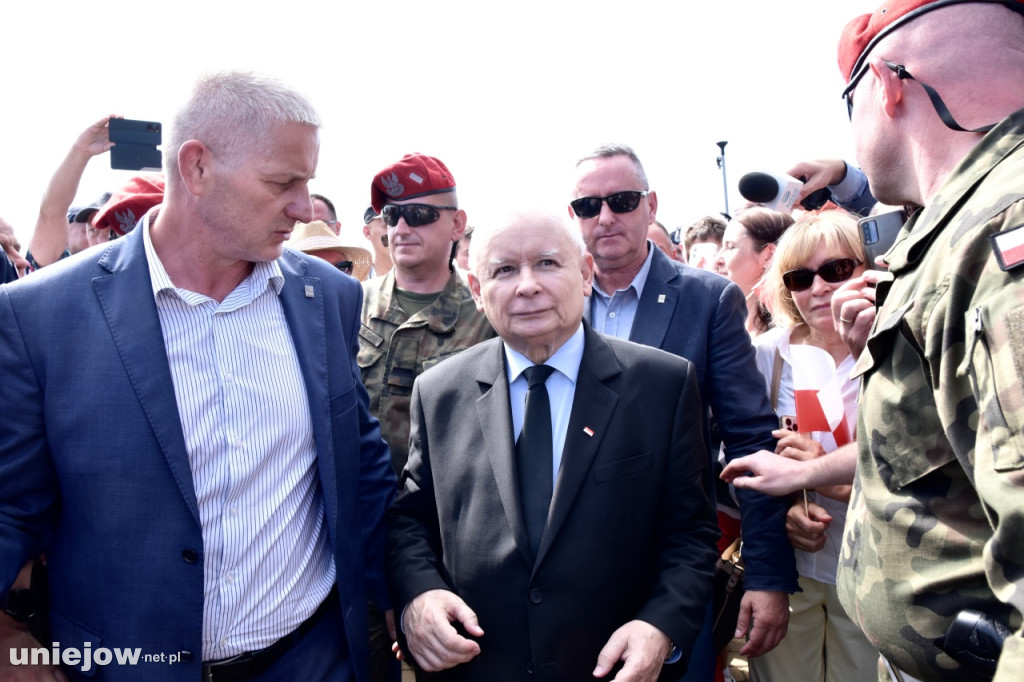 Prezes PiS Jarosław Kaczyński na pikniku wojskowym w Uniejowie