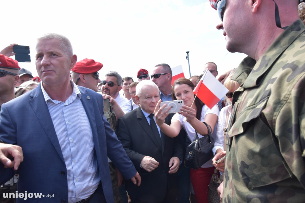Prezes PiS Jarosław Kaczyński na pikniku wojskowym w Uniejowie