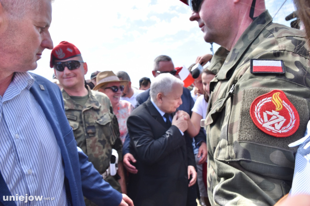 Prezes PiS Jarosław Kaczyński na pikniku wojskowym w Uniejowie