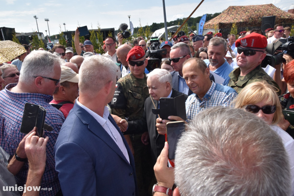 Prezes PiS Jarosław Kaczyński na pikniku wojskowym w Uniejowie