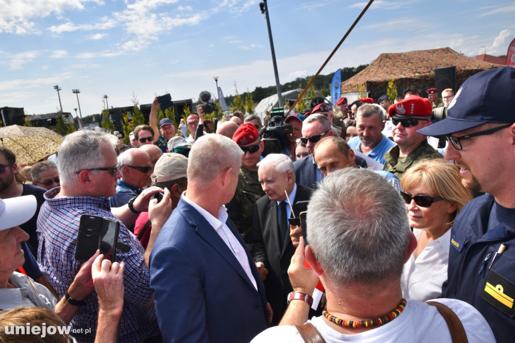 Prezes PiS Jarosław Kaczyński na pikniku wojskowym w Uniejowie