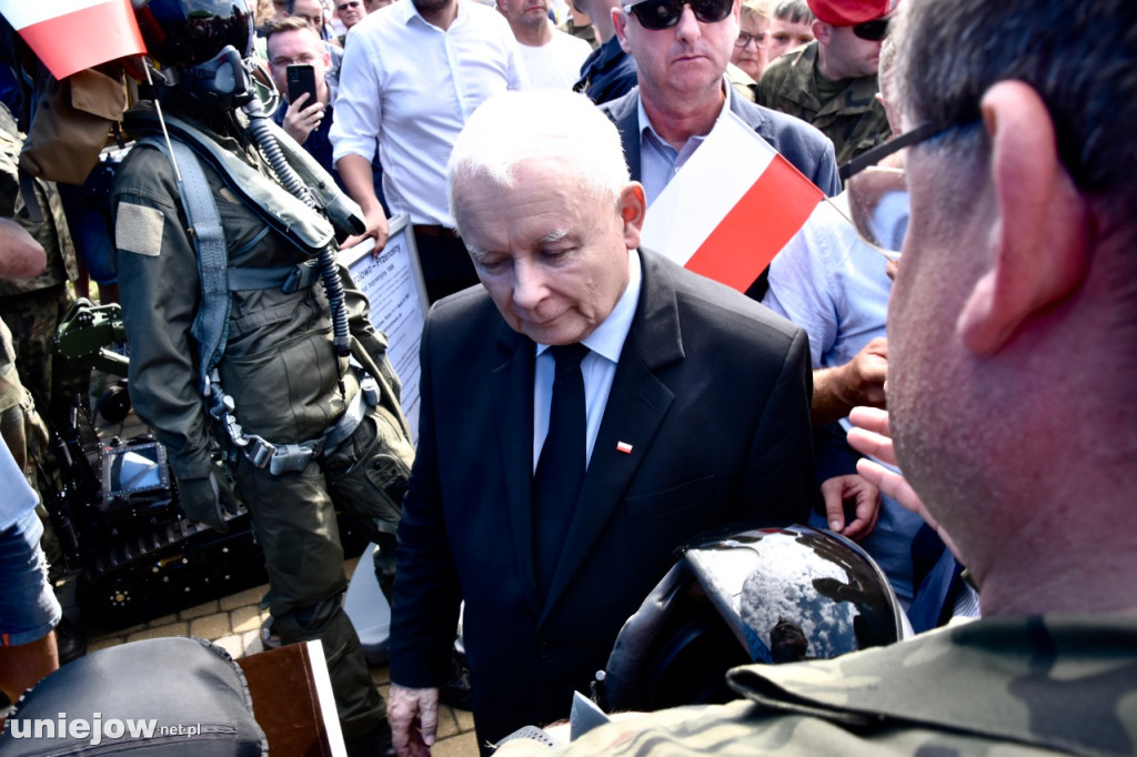 Prezes PiS Jarosław Kaczyński na pikniku wojskowym w Uniejowie