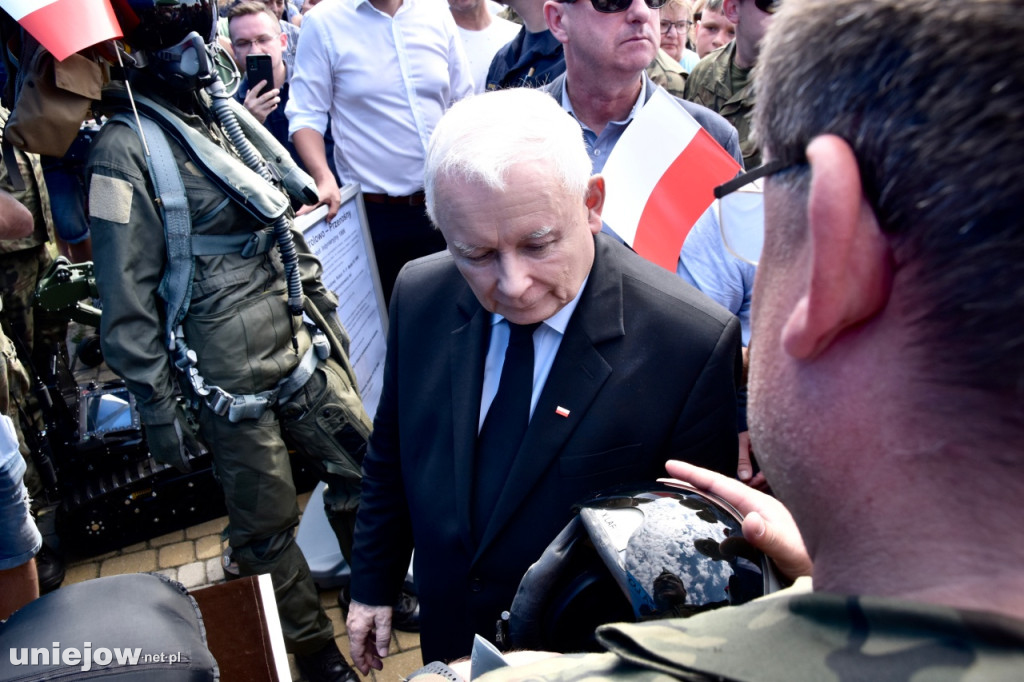 Prezes PiS Jarosław Kaczyński na pikniku wojskowym w Uniejowie