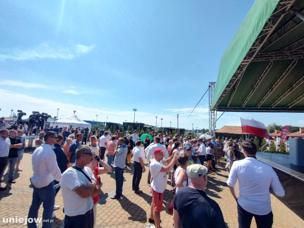 Prezes PiS Jarosław Kaczyński na pikniku wojskowym w Uniejowie