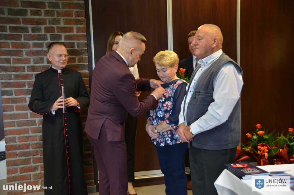 Wręczono medale a długoletnie pożycie małżeńskie