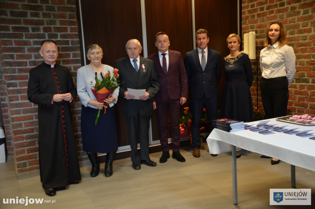 Wręczono medale a długoletnie pożycie małżeńskie