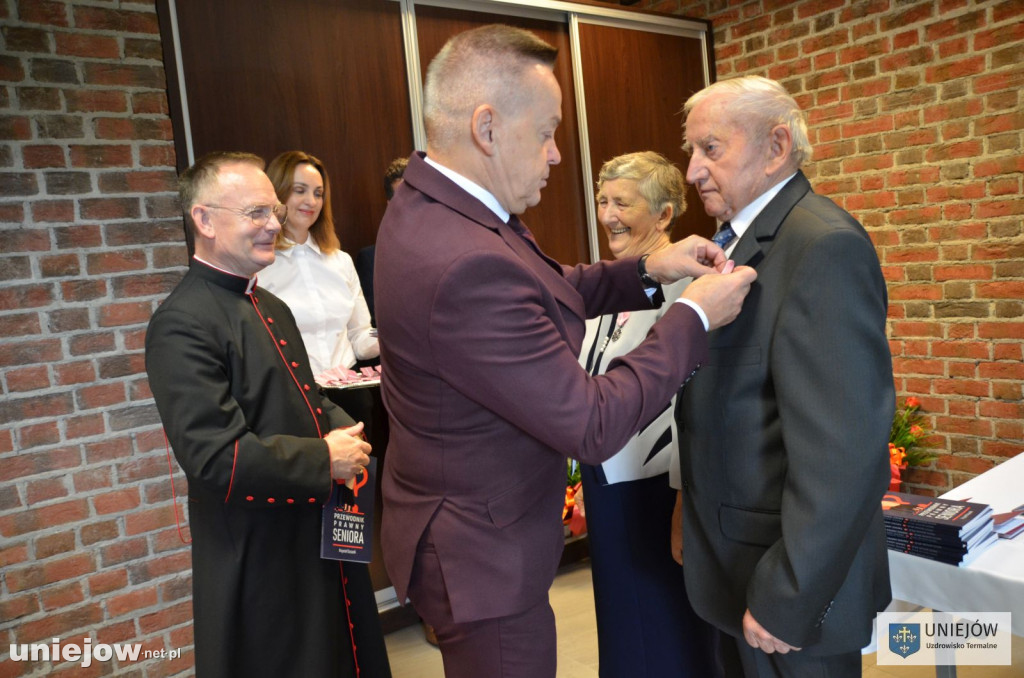 Wręczono medale a długoletnie pożycie małżeńskie