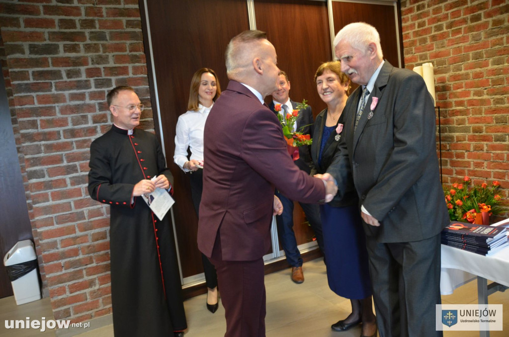 Wręczono medale a długoletnie pożycie małżeńskie