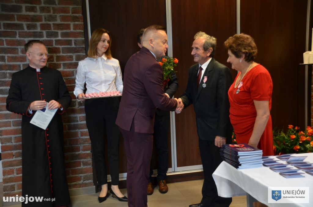 Wręczono medale a długoletnie pożycie małżeńskie