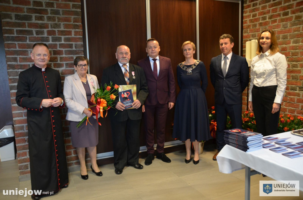 Wręczono medale a długoletnie pożycie małżeńskie