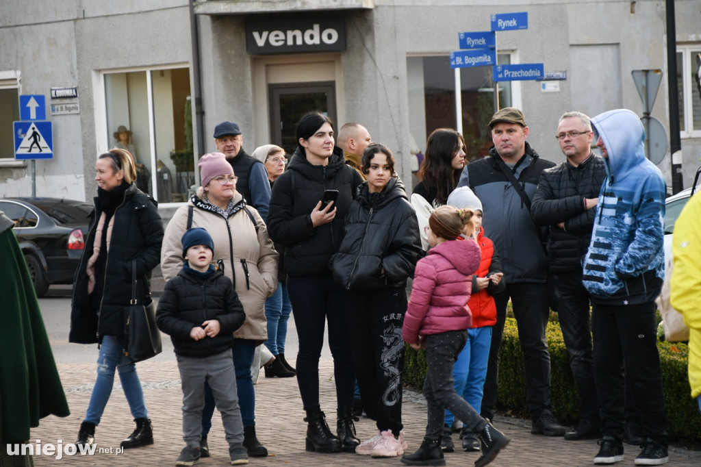 Uniejowskie obchody 11 listopada na Rynku