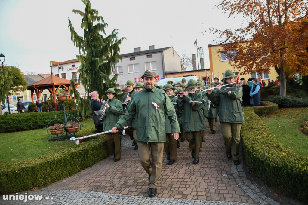 Uniejowskie obchody 11 listopada na Rynku