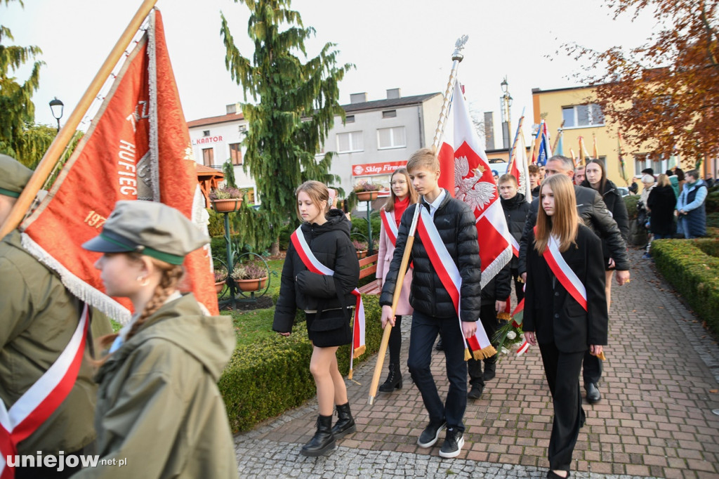 Uniejowskie obchody 11 listopada na Rynku
