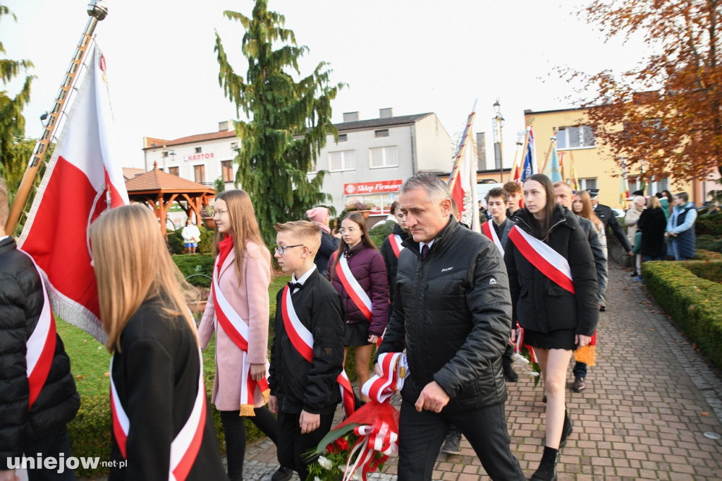 Uniejowskie obchody 11 listopada na Rynku