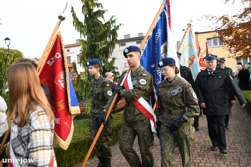 Uniejowskie obchody 11 listopada na Rynku