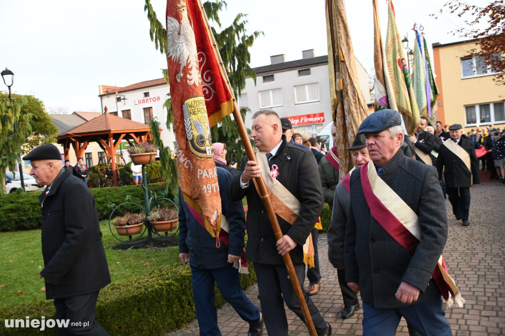 Uniejowskie obchody 11 listopada na Rynku