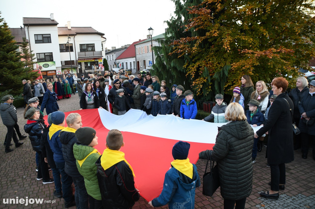Uniejowskie obchody 11 listopada na Rynku