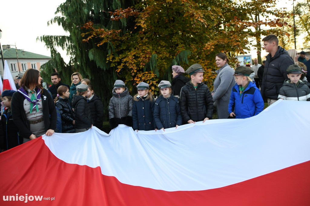 Uniejowskie obchody 11 listopada na Rynku