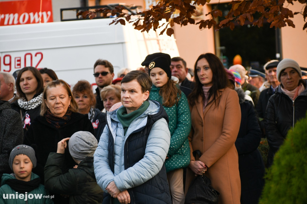 Uniejowskie obchody 11 listopada na Rynku