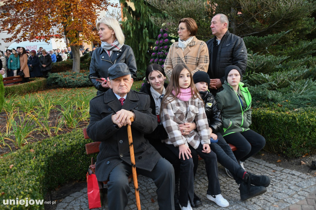 Uniejowskie obchody 11 listopada na Rynku