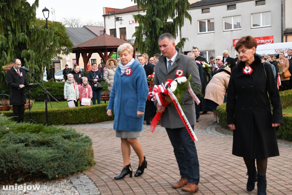Uniejowskie obchody 11 listopada na Rynku
