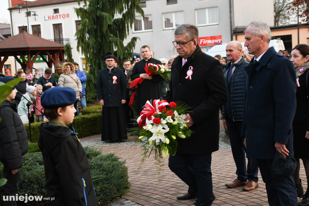 Uniejowskie obchody 11 listopada na Rynku