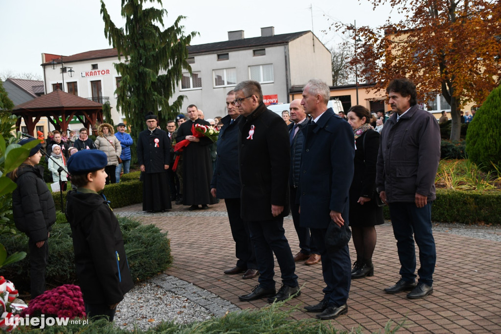Uniejowskie obchody 11 listopada na Rynku