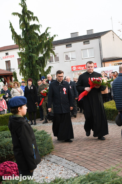 Uniejowskie obchody 11 listopada na Rynku