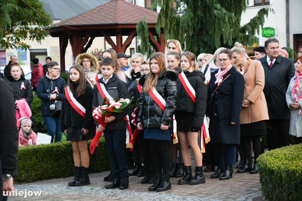Uniejowskie obchody 11 listopada na Rynku
