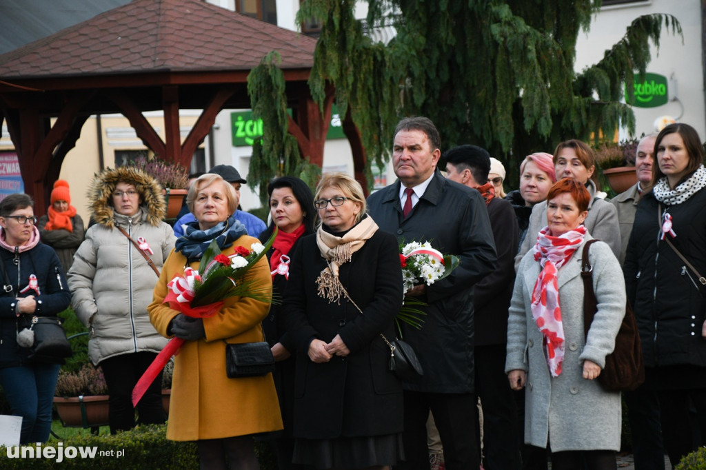 Uniejowskie obchody 11 listopada na Rynku
