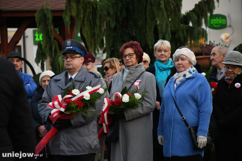 Uniejowskie obchody 11 listopada na Rynku