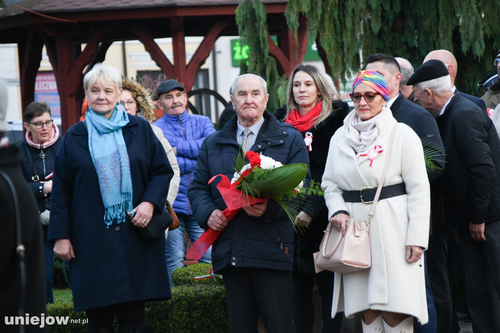 Uniejowskie obchody 11 listopada na Rynku