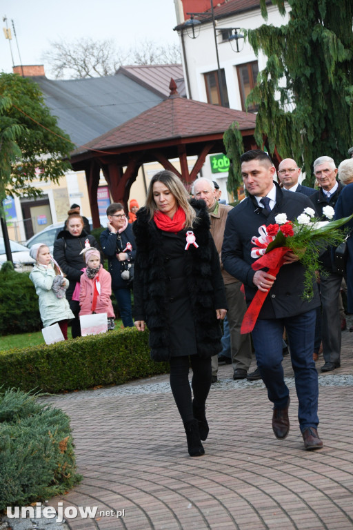 Uniejowskie obchody 11 listopada na Rynku