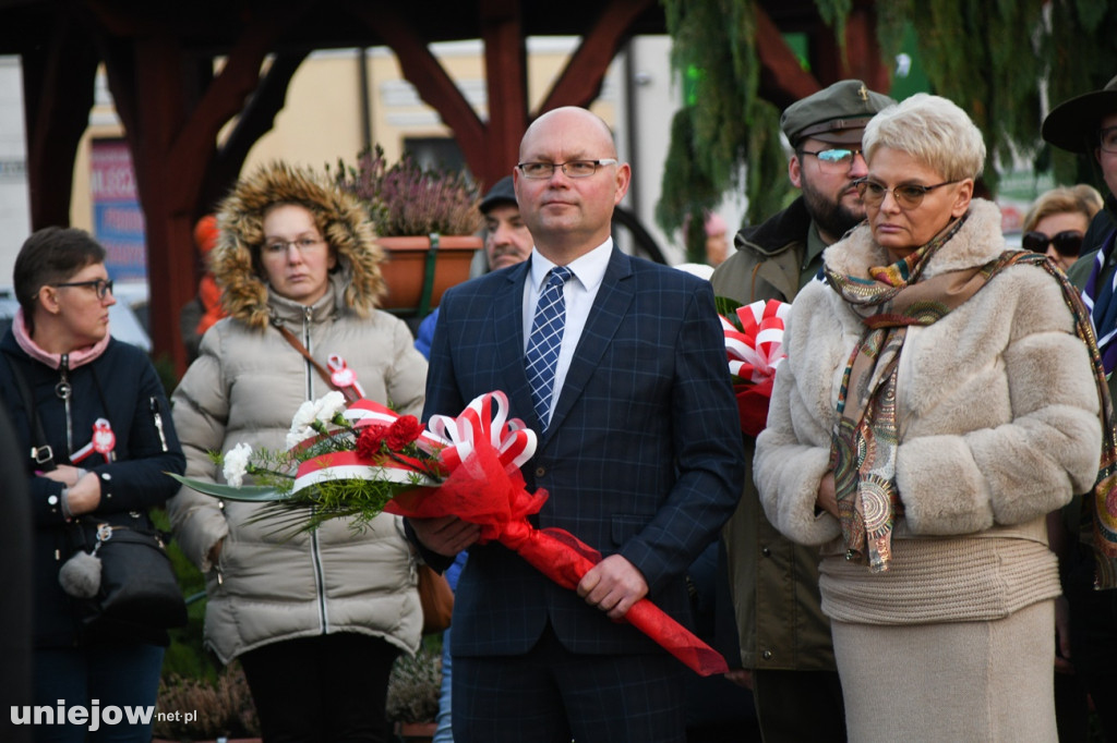 Uniejowskie obchody 11 listopada na Rynku