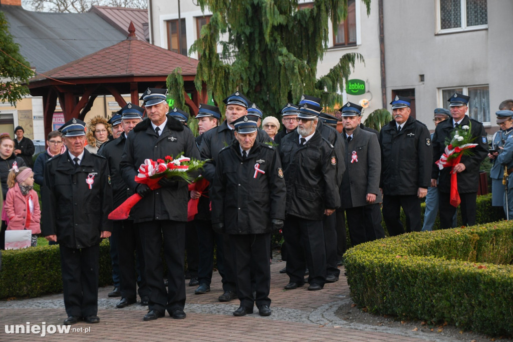 Uniejowskie obchody 11 listopada na Rynku