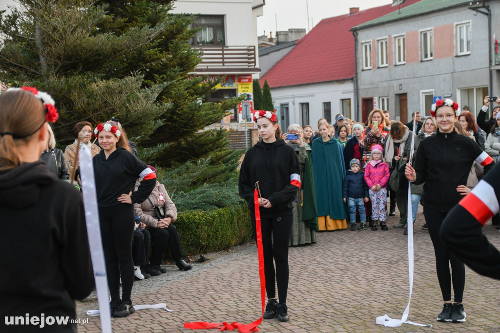 Uniejowskie obchody 11 listopada na Rynku