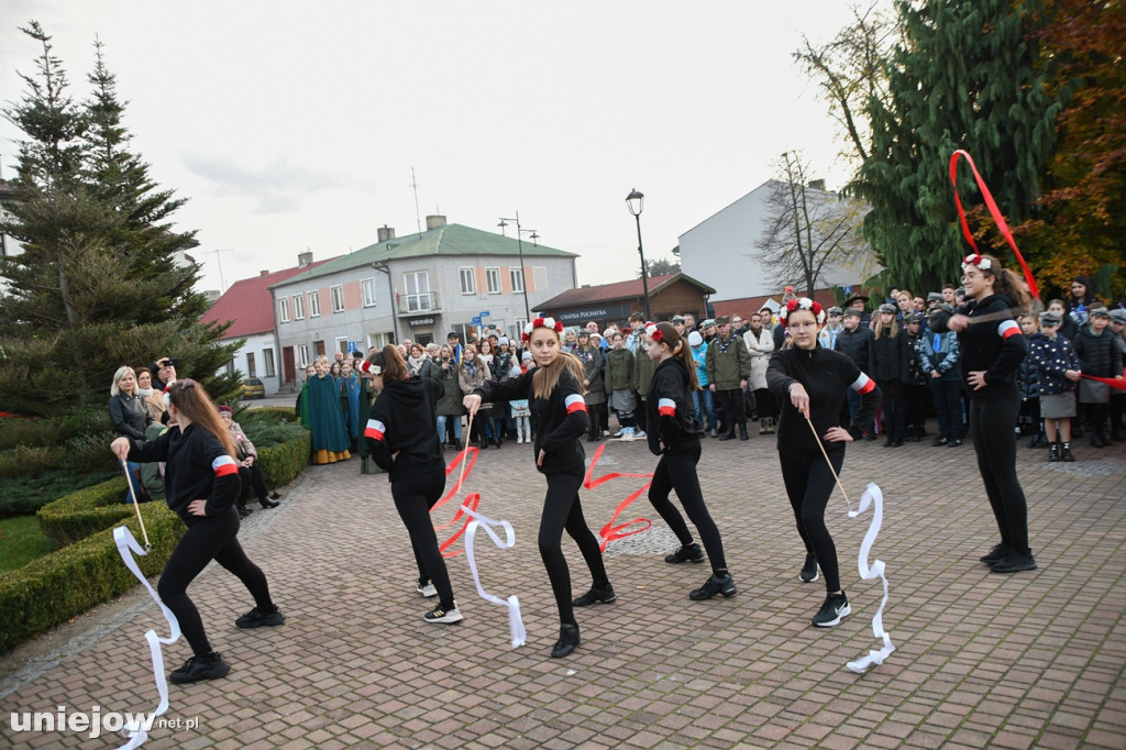 Uniejowskie obchody 11 listopada na Rynku