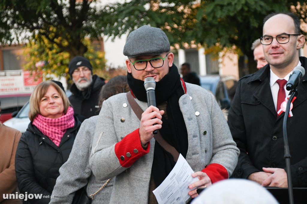 Uniejowskie obchody 11 listopada na Rynku