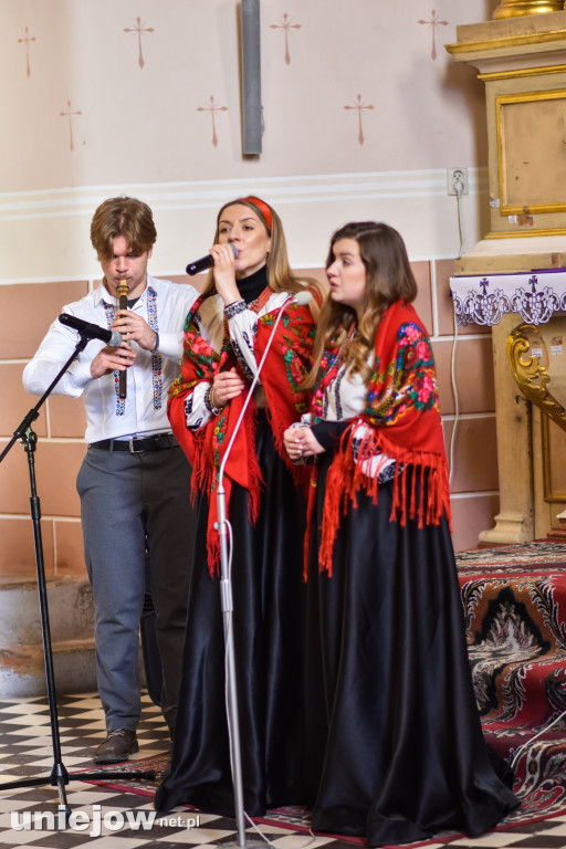 Muzycy z zespołu Zbrucz z Ukrainy w Uniejowie