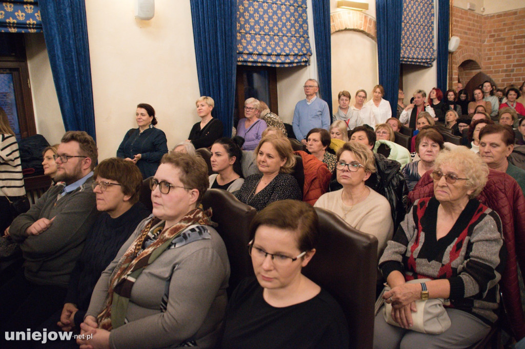Tak wyglądał koncert z okazji Dnia Kobiet w Uniejowie