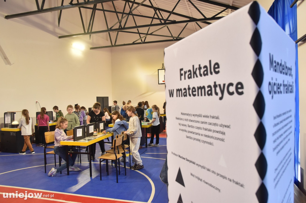 Matematyczna wystawa Kopernika w Uniejowie